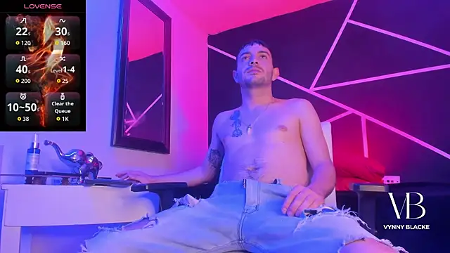 VynnyBlacke  online show from November 24, 8:32 pm