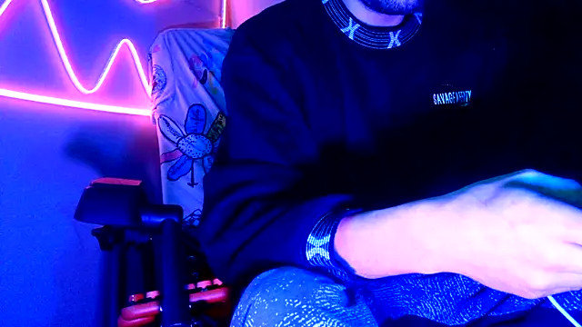 highinhtxx online show from December 19, 8:11 am