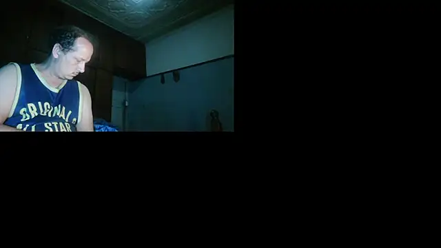 macKnd online show from December 3, 8:48 pm