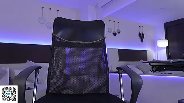 DanteeStone online show from April 11, 3:15 pm