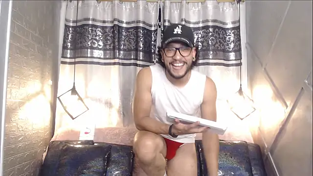 Snapshot of Ethan_w12 chatting on October 22, 12:35 am Ethan w12 online show from October 22, 12:35 am