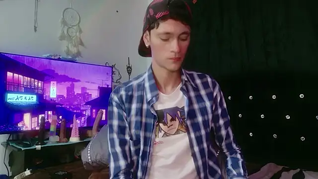 Tyler cat online show from November 27, 4:16 am