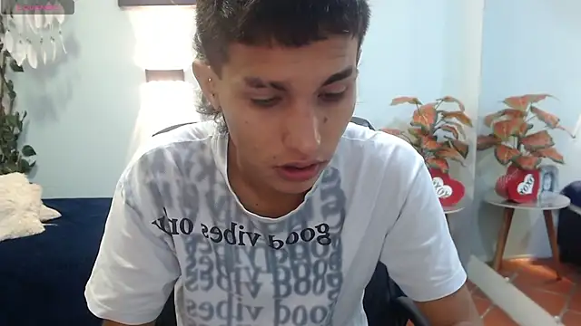 Snapshot of LiamBlack16 chatting on October 20, 12:20 pm LiamBlack16 online show from October 20, 12:20 pm