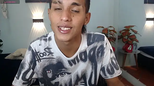 Snapshot of LiamBlack16 chatting on October 21, 2:42 pm LiamBlack16 online show from October 21, 2:42 pm