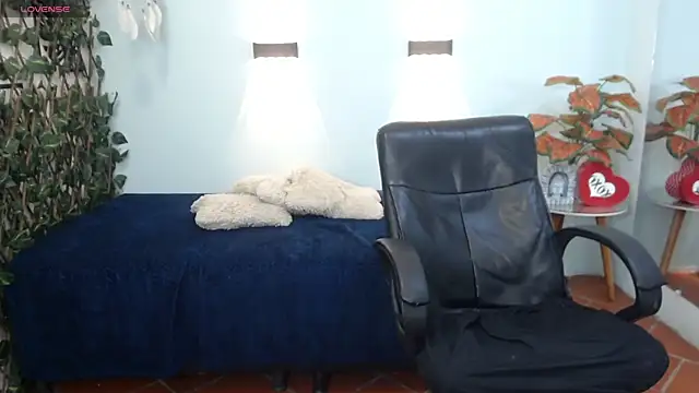 Snapshot of LiamBlack16 chatting on October 12, 1:27 pm LiamBlack16 online show from October 12, 1:27 pm