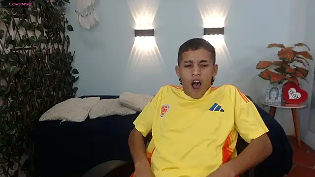 Snapshot of LiamBlack16 chatting on October 11, 12:09 pm LiamBlack16 online show from October 11, 12:09 pm