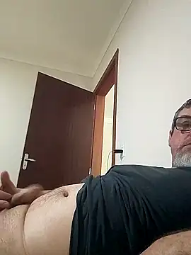 Snapshot of bozocwb chatting on October 3, 12:21 pm bozocwb online show from October 3, 12:21 pm