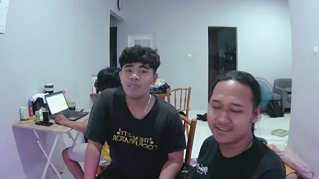 latexidn online show from December 18, 10:39 pm