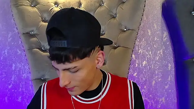 MateoMitchell online show from October 23, 6:06 am