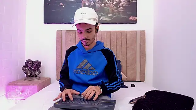 Timothe Evans online show from December 21, 4:20 am