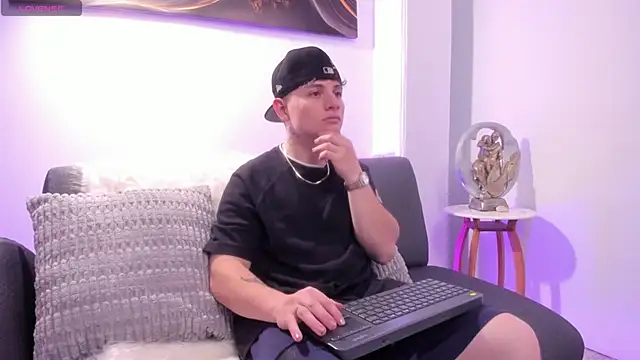 Leoo Miller online show from November 8, 5:10 am