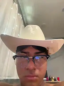 lain213 online show from April 22, 7:18 pm