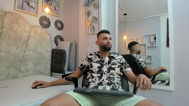 onlymen2025 online show from October 7, 8:46 pm