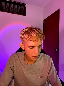 tylernova online show from November 9, 4:27 am