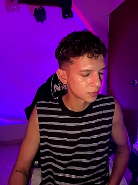 tylernova online show from October 17, 4:49 am