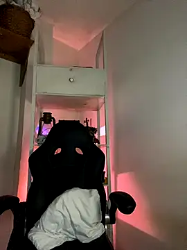 tylernova online show from November 25, 4:14 am