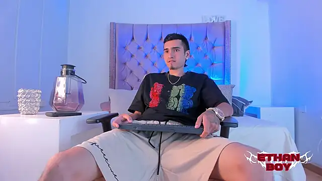 Snapshot of Ethan_Boy_ chatting on October 22, 8:56 pm Ethan Boy online show from October 22, 8:56 pm