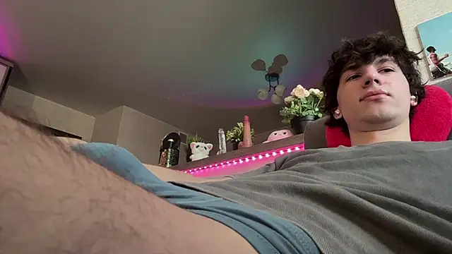 Jeremy1Scott online show from March 11, 4:52 am