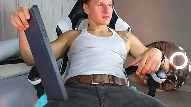 Justin valverde online show from March 26, 3:21 am