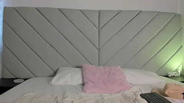 little kris1 online show from October 28, 1:02 pm