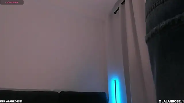 Snapshot of AlanRose01 chatting on October 18, 9:53 pm AlanRose01 online show from October 18, 9:53 pm
