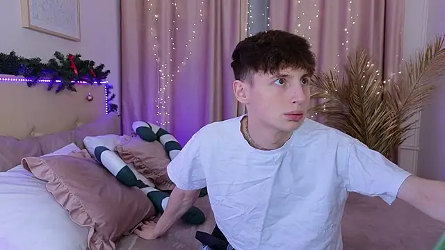 crisp1n online show from December 15, 9:56 pm