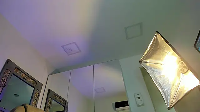 Mr Strike online show from November 28, 3:21 am