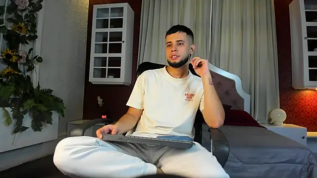 Maxcole 07 online show from December 16, 7:43 pm