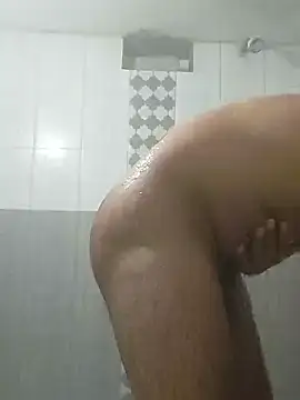 hotbullforgirlz online show from November 6, 3:59 pm