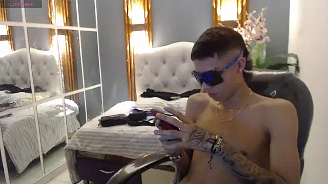 paul ponce online show from December 18, 10:50 pm