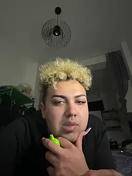 Michael222004 online show from April 22, 10:36 pm