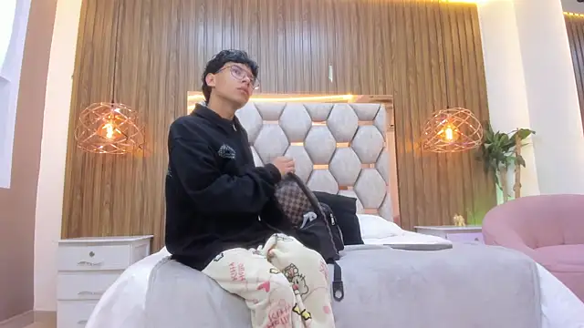 adams bobby online show from June 14, 11:12 am