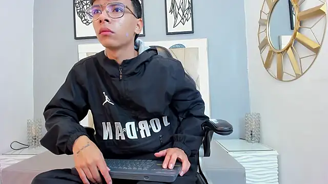 adams bobby online show from March 8, 10:52 am