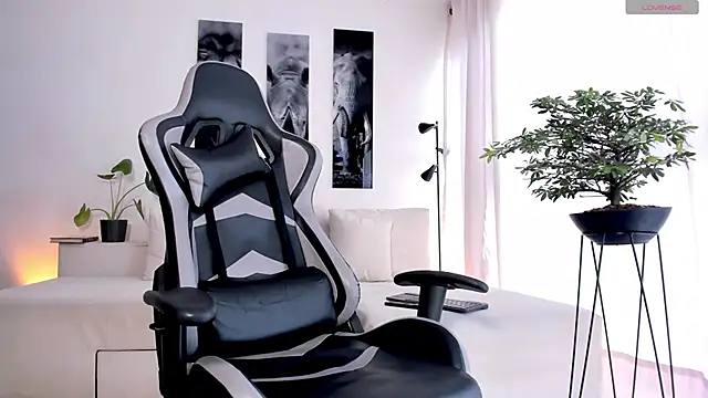 IamKael  online show from November 7, 1:58 pm