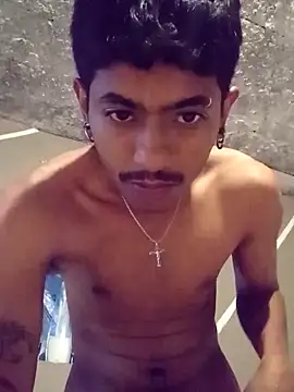 SkinniYamo online show from April 6, 11:00 am