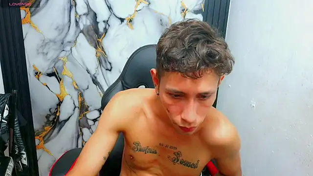 The latin boy online show from December 22, 3:03 am