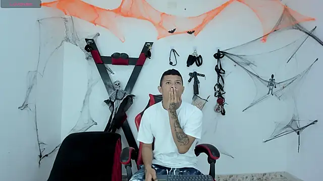 Snapshot of Steven19_LatinBoy chatting on October 30, 12:06 pm Steven19 LatinBoy online show from October 30, 12:06 pm