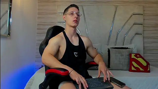 MAXTHOMSON online show from November 28, 3:42 am