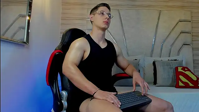 MAXTHOMSON online show from January 15, 4:05 am