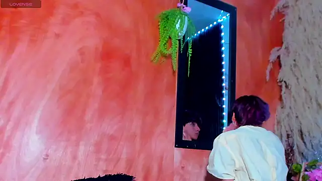 Leo Glow online show from February 23, 7:37 pm