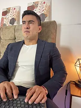 Chris Clarck online show from December 14, 8:05 pm