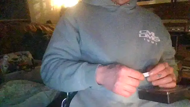 jigglethaypussi online show from March 14, 2:40 am