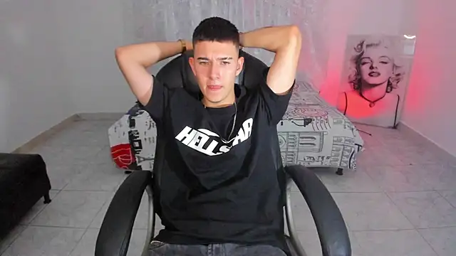 Aleck Boy online show from December 3, 11:22 pm