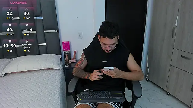 noah corvelle online show from November 16, 2:25 am