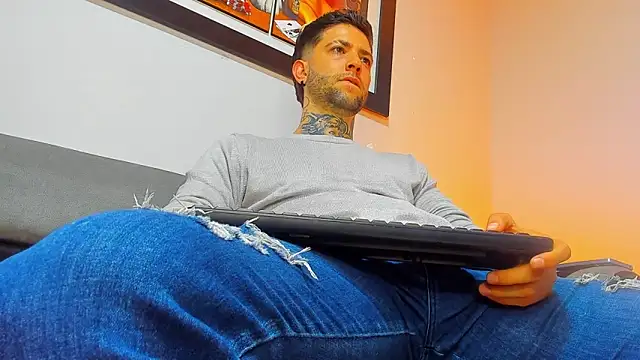 Supreme Alpha online show from November 4, 3:40 am