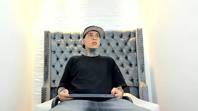 DANTE ARMSTRONG online show from December 23, 3:48 am