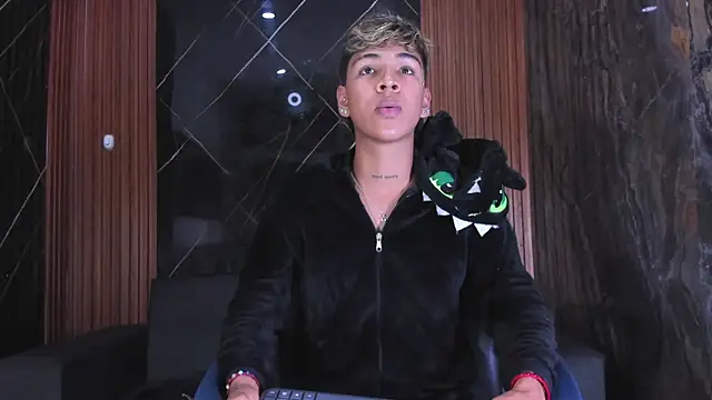 Timmy Kiing  online show from November 23, 8:53 pm