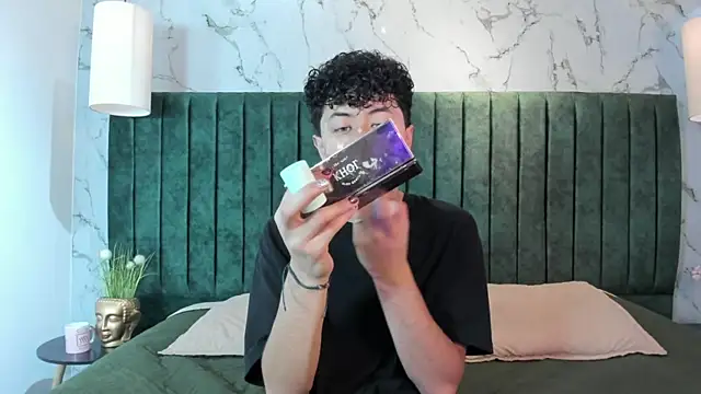 Noah dupont  online show from December 22, 11:40 am