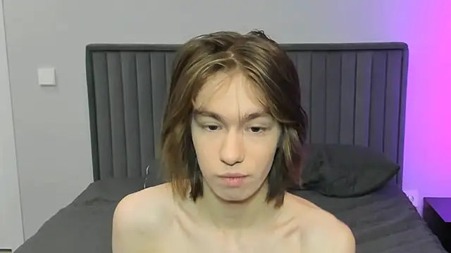 kr1sfemboy online show from February 2, 6:23 am