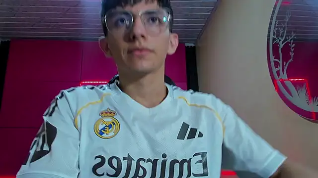 ElanGiraldo online show from May 23, 9:20 pm
